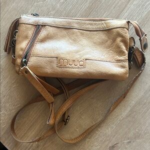 Tan Leather Crossbody Bag — Sleek Everyday Carry